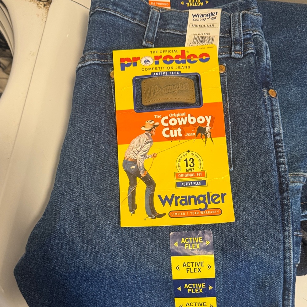 Wrangler Men’s Bootcut Jeans — Blue with Yellow Tag